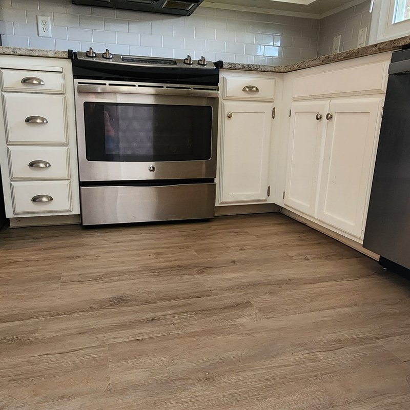 The Central CT and Litchfield Counties area’s best laminate flooring store is Plymouth Home
