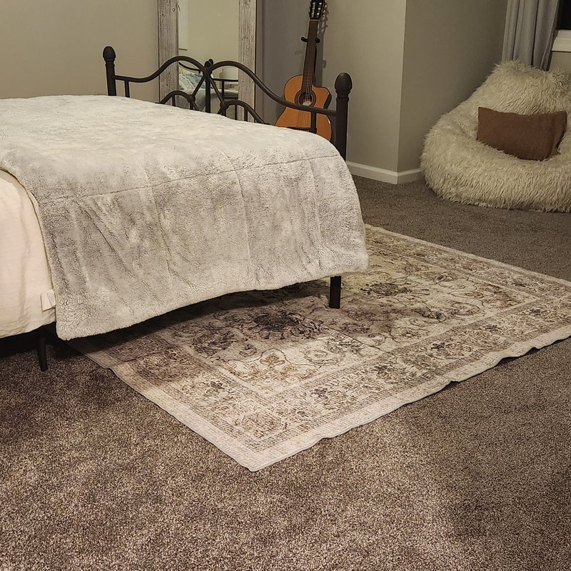 Beautiful textured carpet in Central CT and Litchfield Counties at Plymouth Home